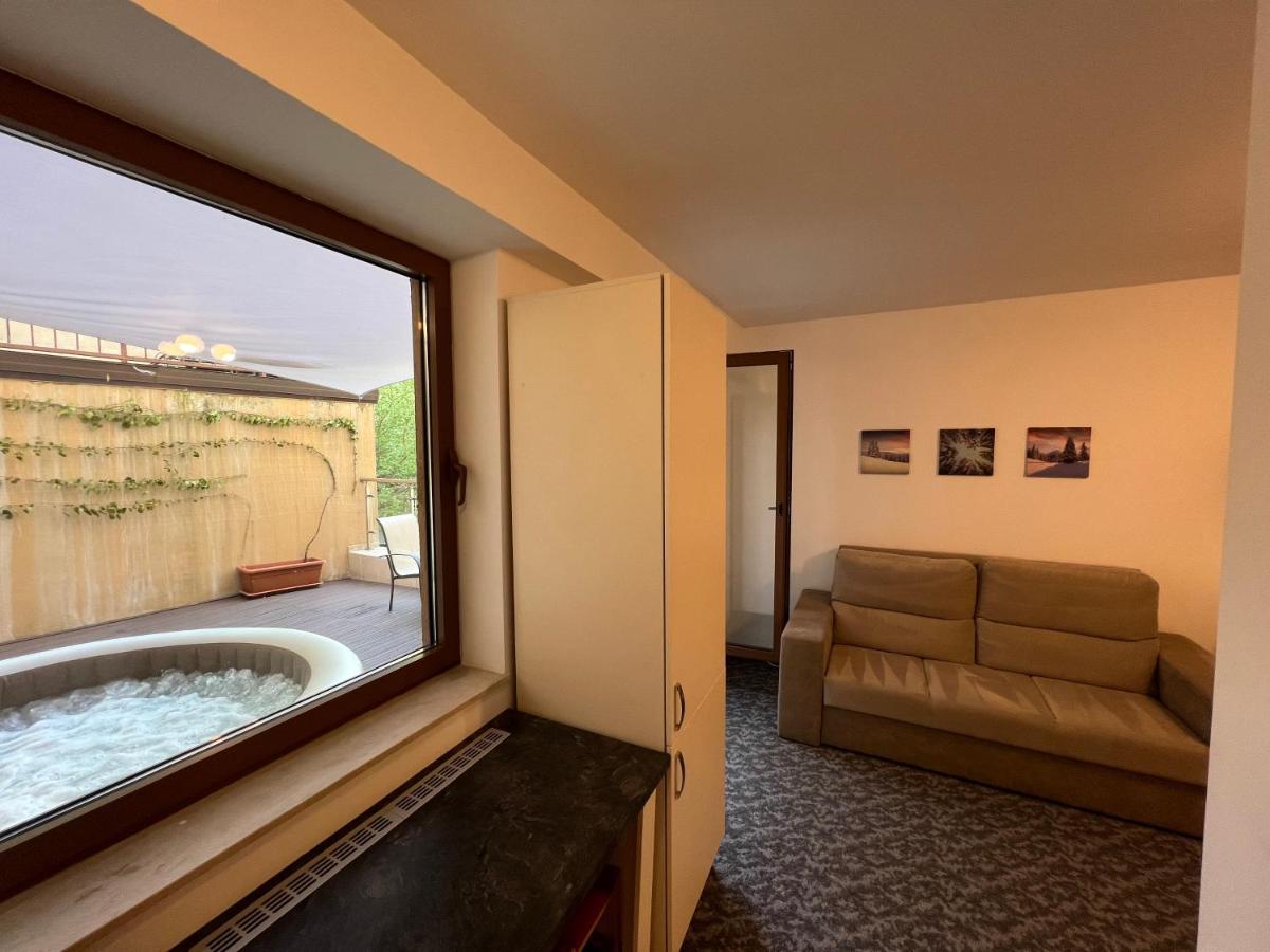 Coroni Studio With Jacuzzi Брашов Екстериор снимка